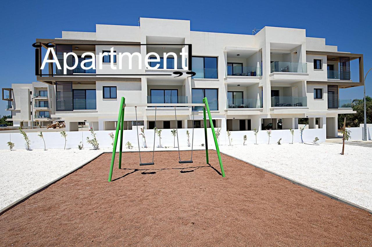 Golden Tree Apartment Paralímni Extérieur photo