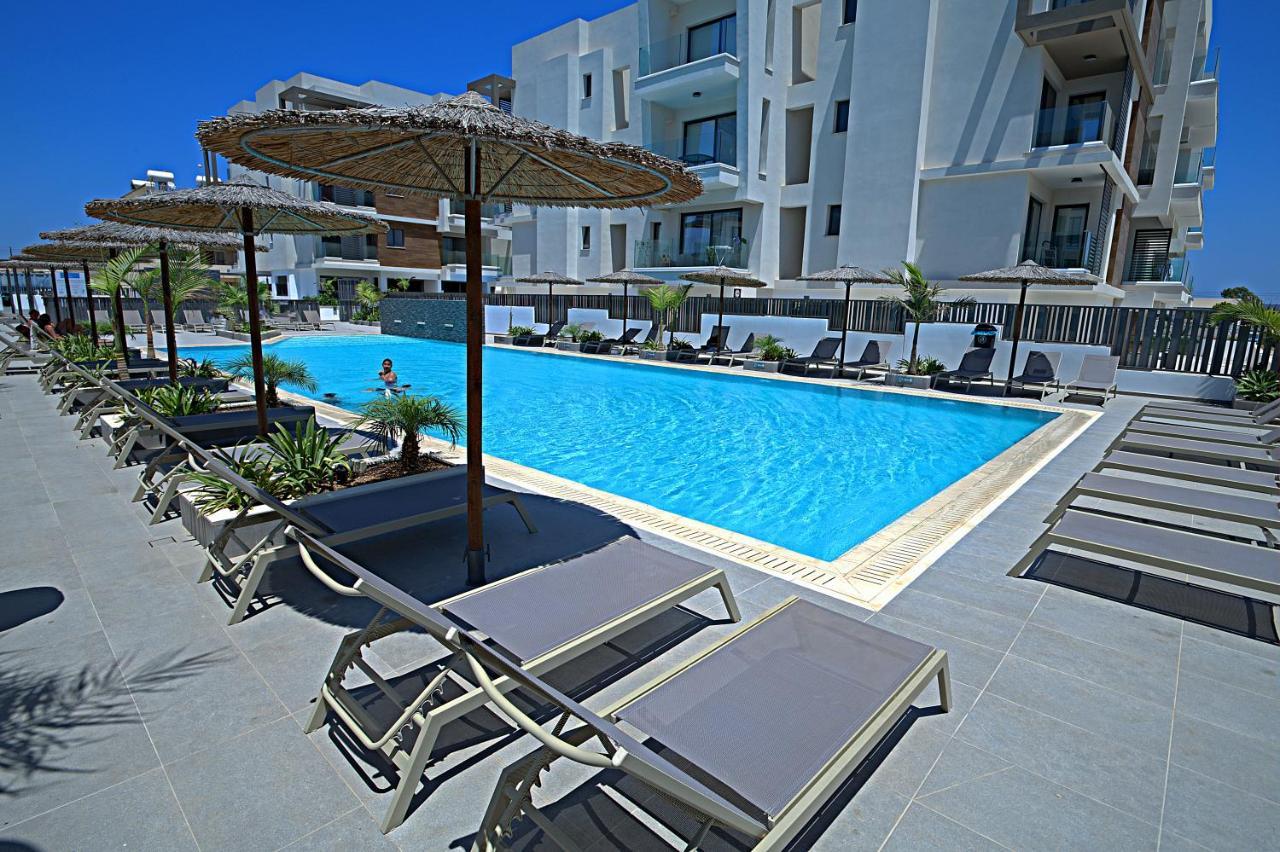 Golden Tree Apartment Paralímni Extérieur photo
