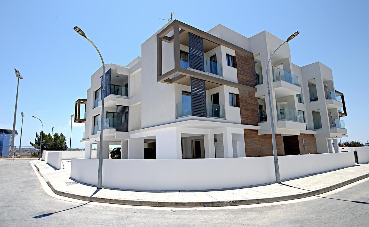 Golden Tree Apartment Paralímni Extérieur photo