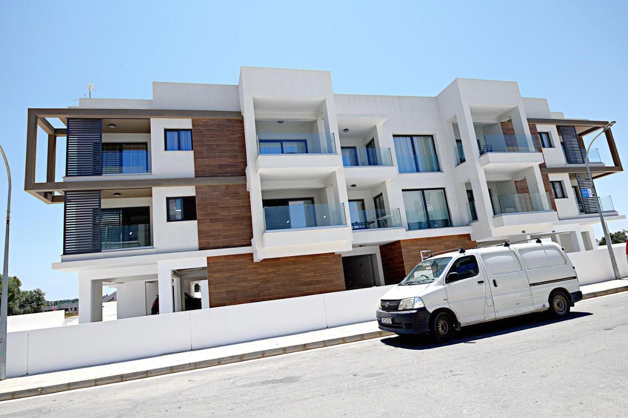 Golden Tree Apartment Paralímni Extérieur photo