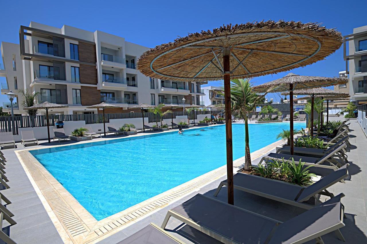 Golden Tree Apartment Paralímni Extérieur photo