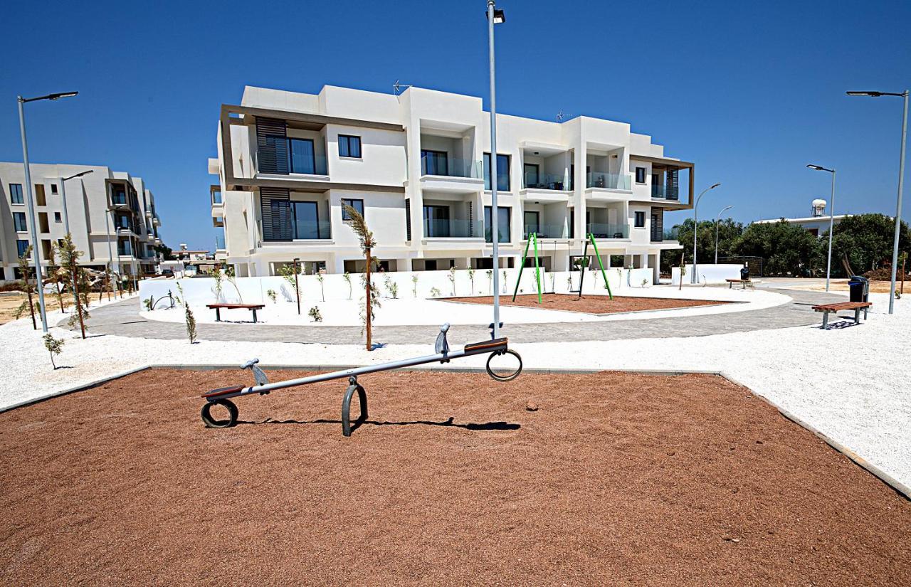 Golden Tree Apartment Paralímni Extérieur photo
