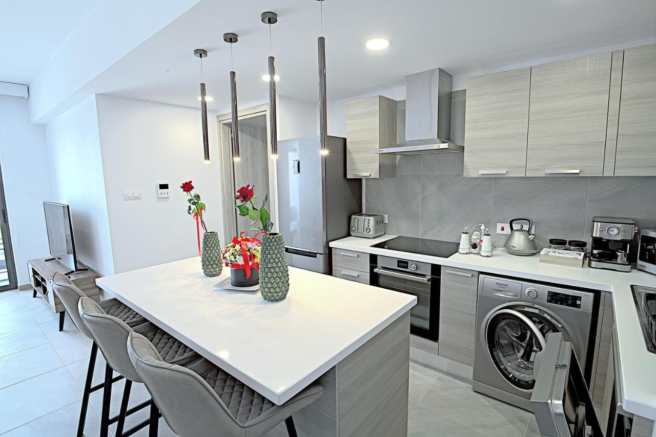Golden Tree Apartment Paralímni Extérieur photo