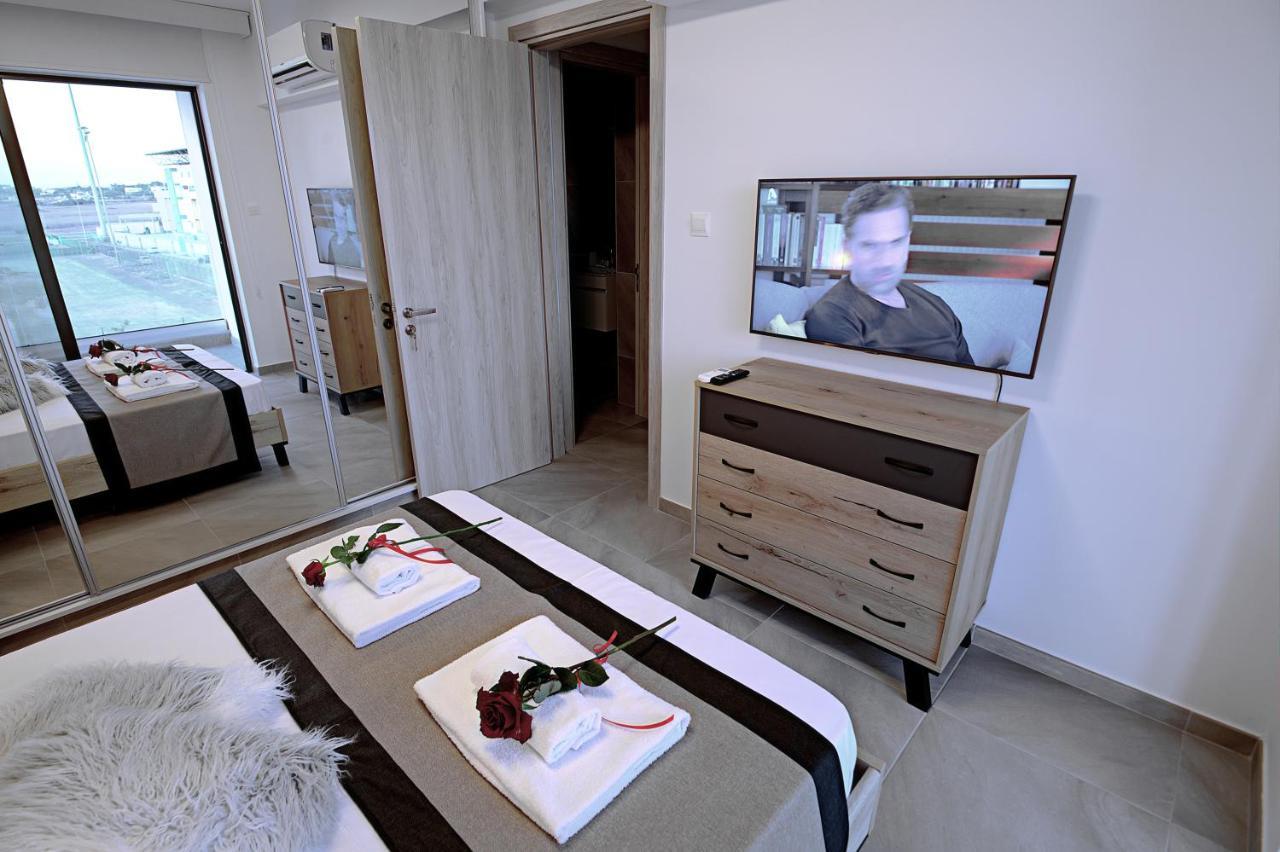 Golden Tree Apartment Paralímni Extérieur photo
