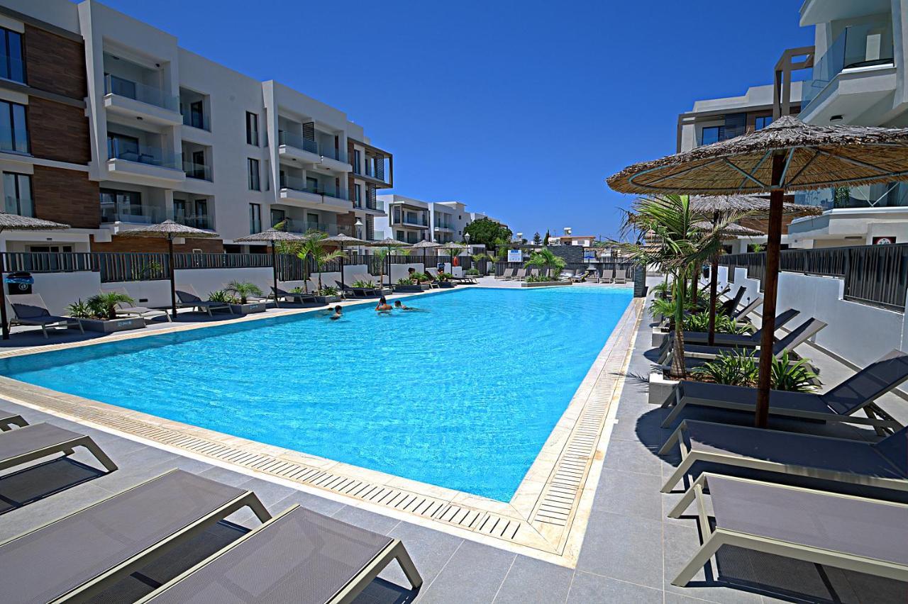 Golden Tree Apartment Paralímni Extérieur photo
