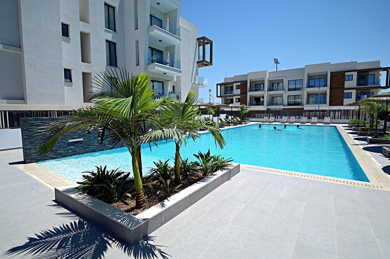 Golden Tree Apartment Paralímni Extérieur photo